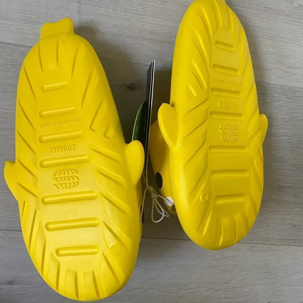 Chedoir Shark Cloud Slides Yellow‎ size 4 (200MM) NWT in packaging